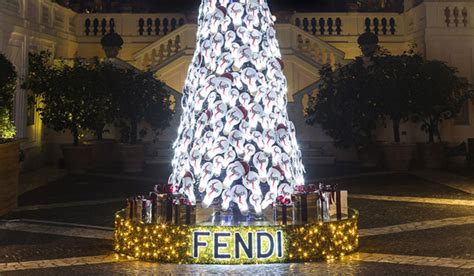 fendi albero di natale|Valentino e Fendi accendono il Natale a Roma .